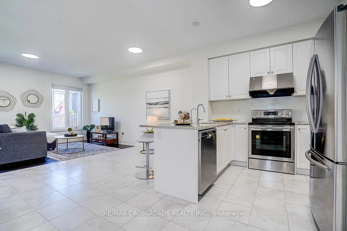 Photo 14 of 40 Deer Pass Road, East Gwillimbury, Sharon — HOMEH