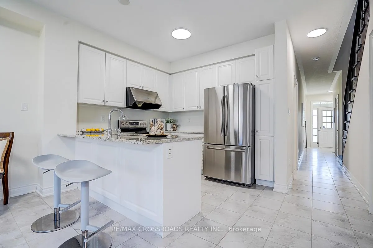 Photo 15 of 40 Deer Pass Road, East Gwillimbury, Sharon — HOMEH