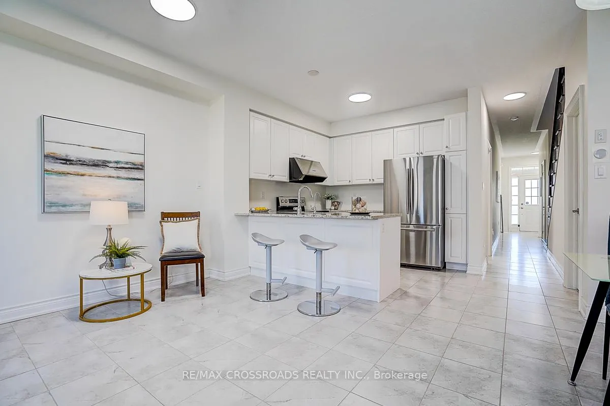 Photo 17 of 40 Deer Pass Road, East Gwillimbury, Sharon — HOMEH