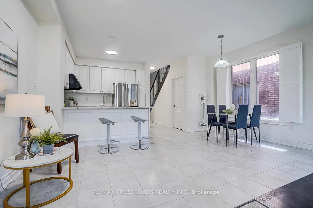 Photo 22 of 40 Deer Pass Road, East Gwillimbury, Sharon — HOMEH