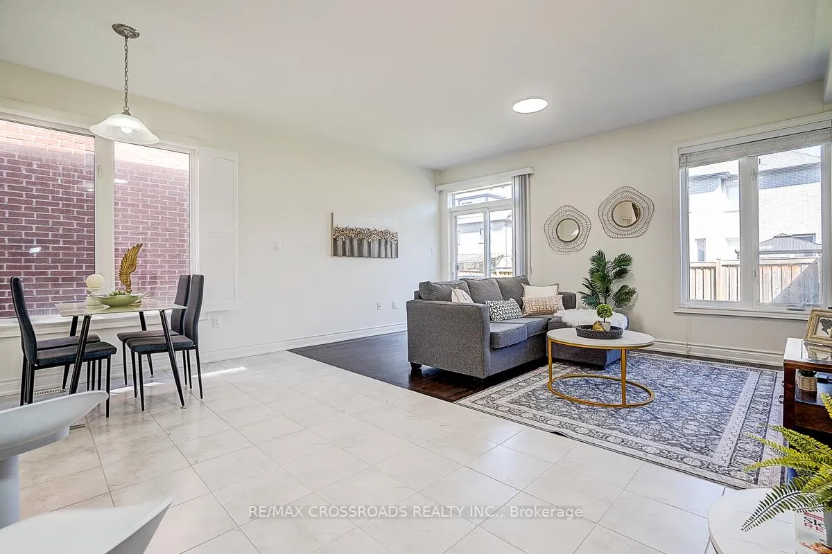 Photo 28 of 40 Deer Pass Road, East Gwillimbury, Sharon — HOMEH