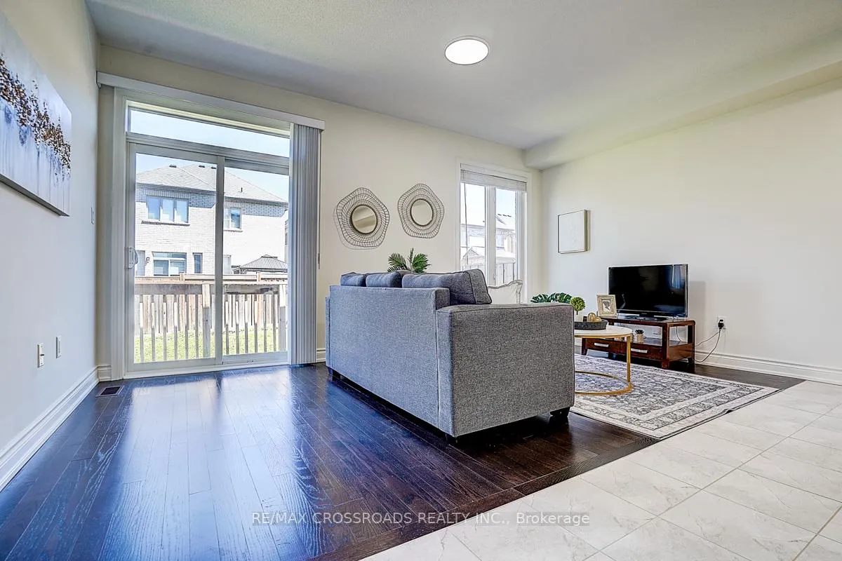 Photo 31 of 40 Deer Pass Road, East Gwillimbury, Sharon — HOMEH