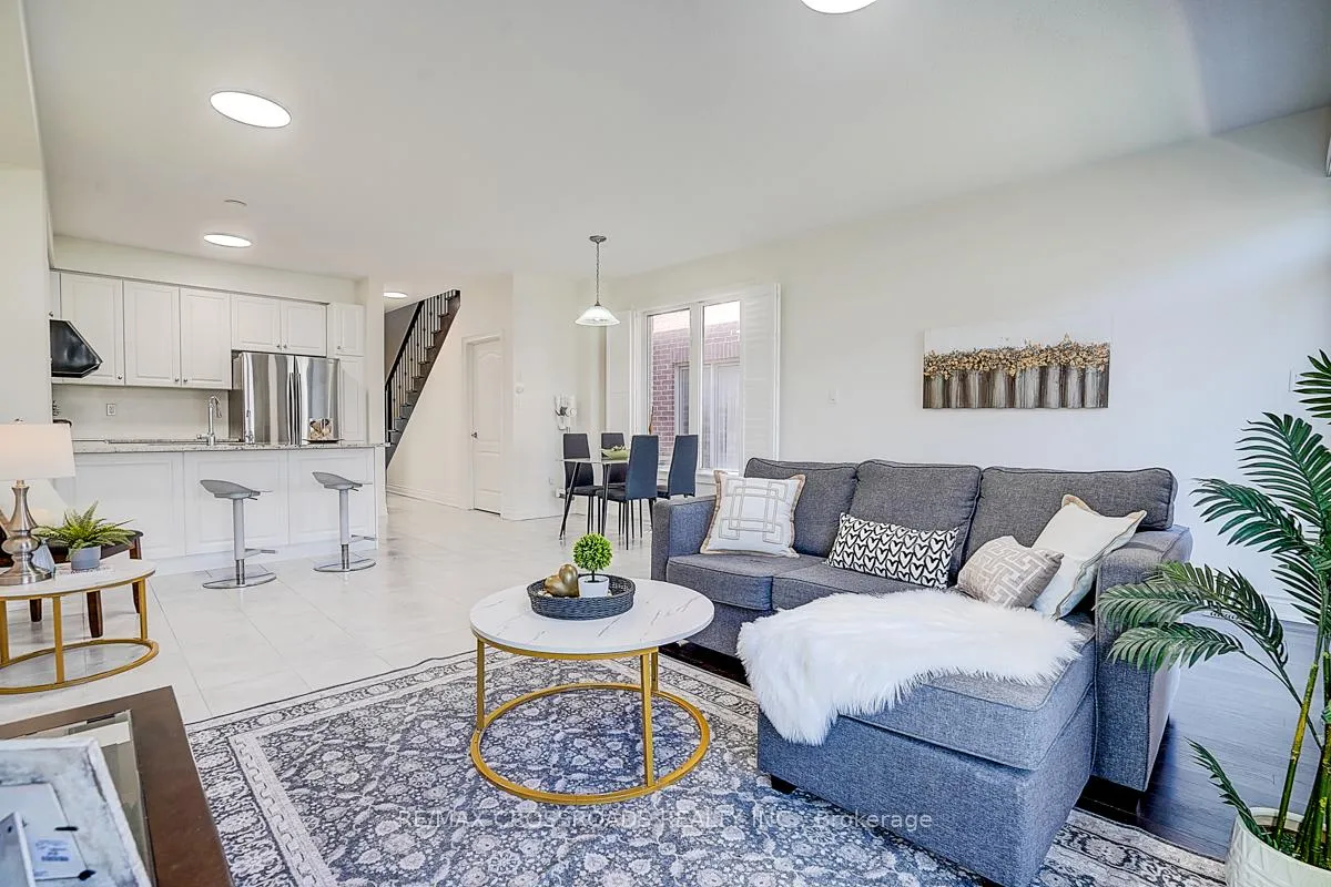 Photo 34 of 40 Deer Pass Road, East Gwillimbury, Sharon — HOMEH