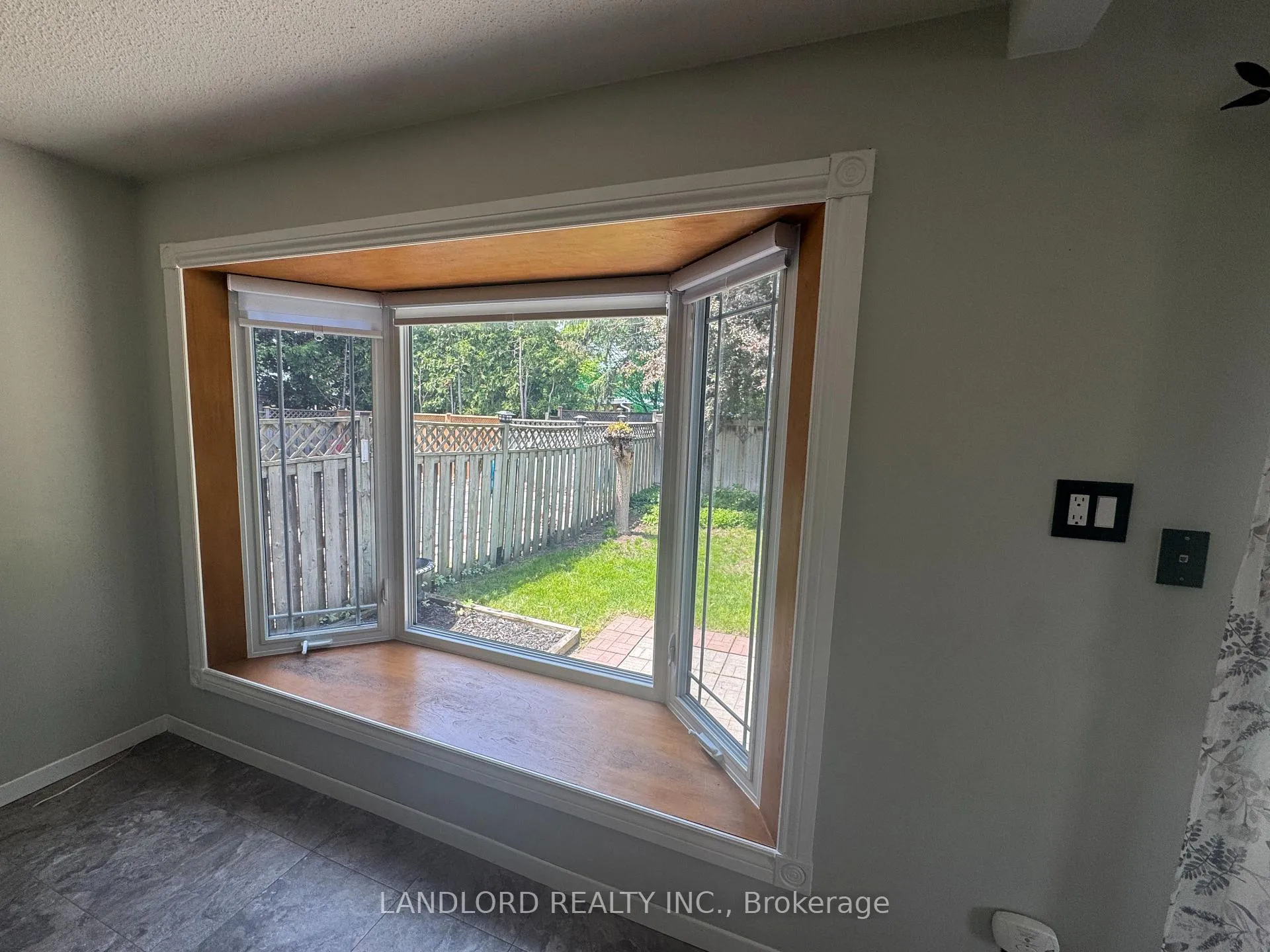 Photo 15 of 833 Laurier Avenue, Milton, Timberlea — HOMEH