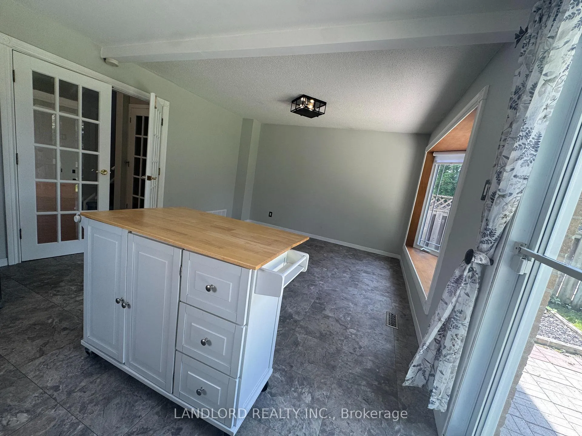 Photo 17 of 833 Laurier Avenue, Milton, Timberlea — HOMEH