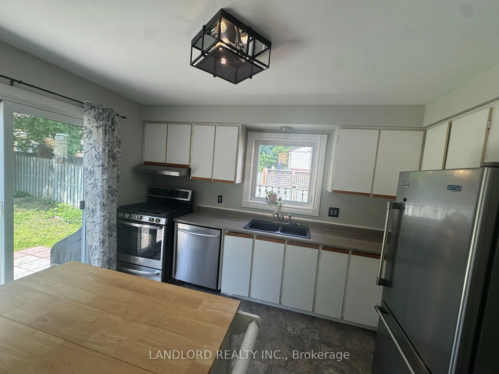 Photo 19 of 833 Laurier Avenue, Milton, Timberlea — HOMEH