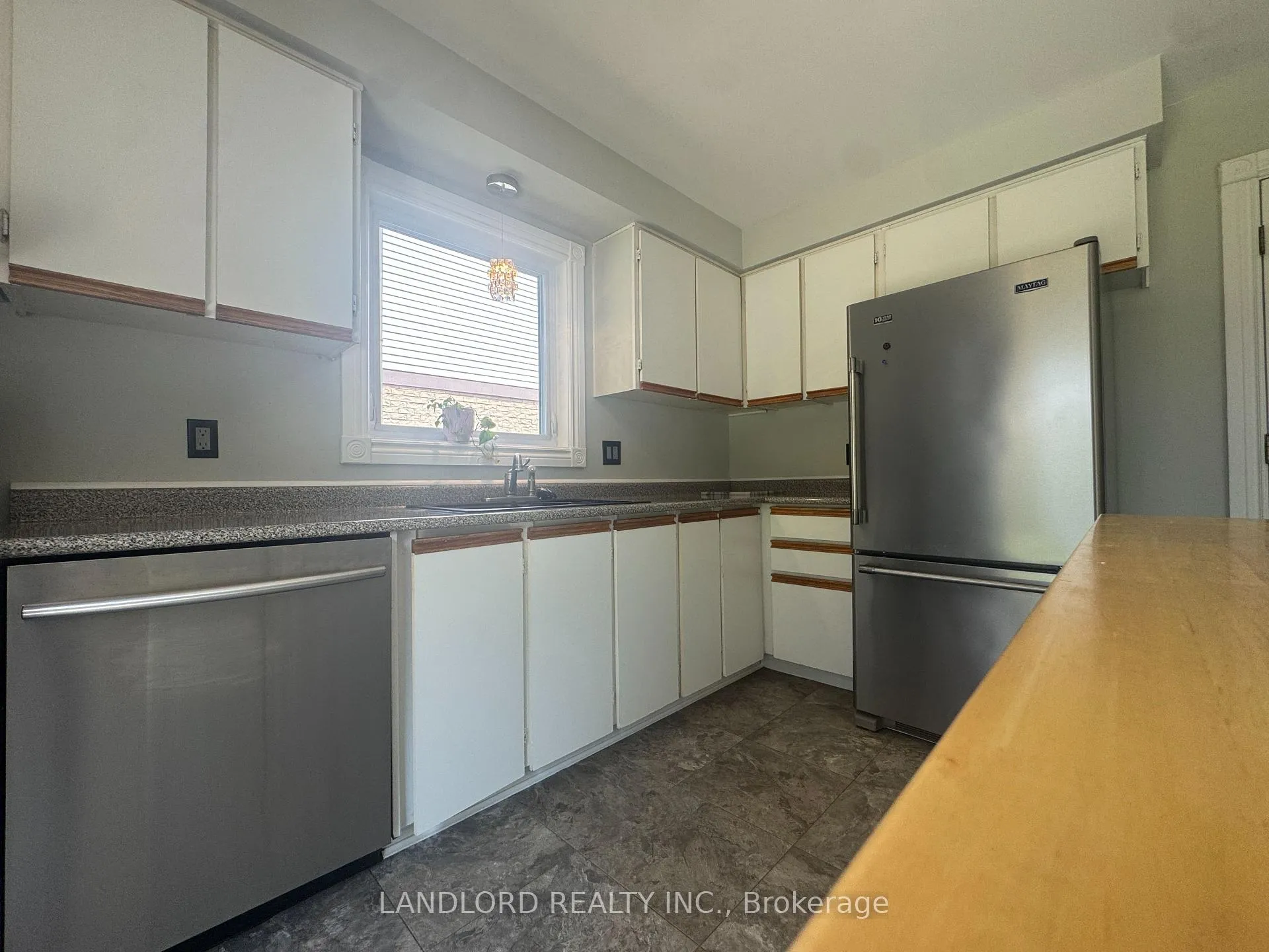 Photo 21 of 833 Laurier Avenue, Milton, Timberlea — HOMEH