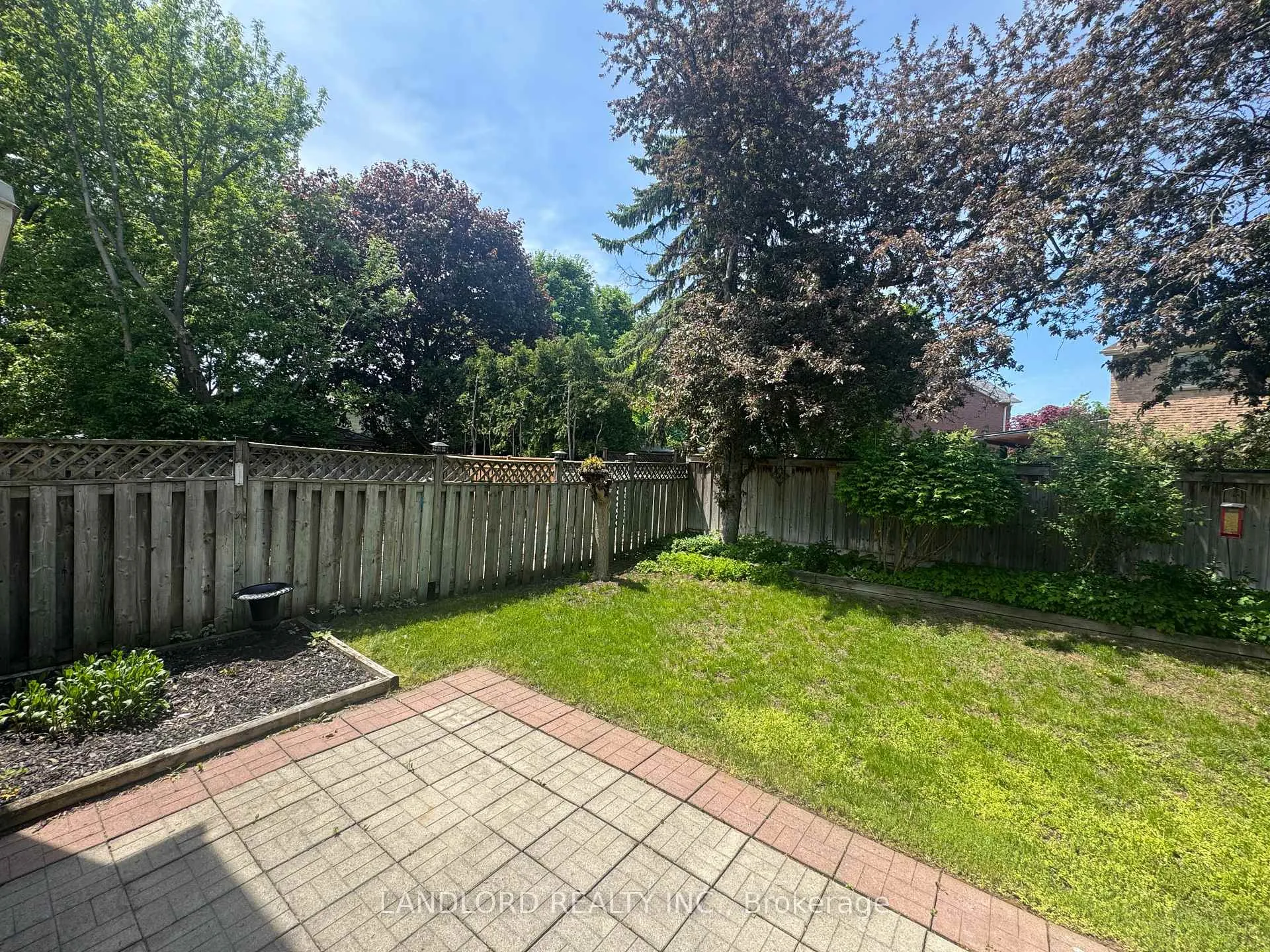 Photo 23 of 833 Laurier Avenue, Milton, Timberlea — HOMEH
