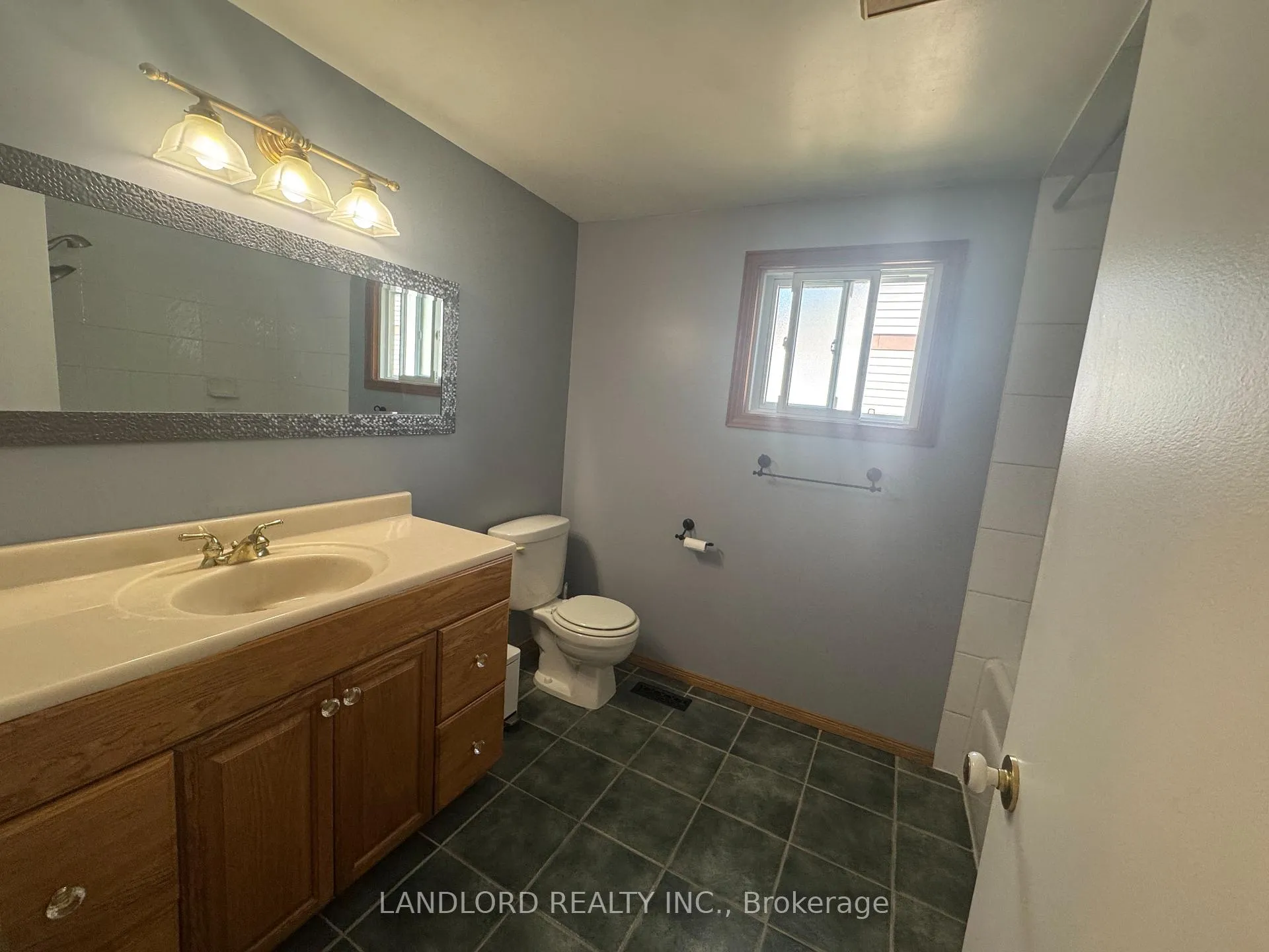 Photo 38 of 833 Laurier Avenue, Milton, Timberlea — HOMEH