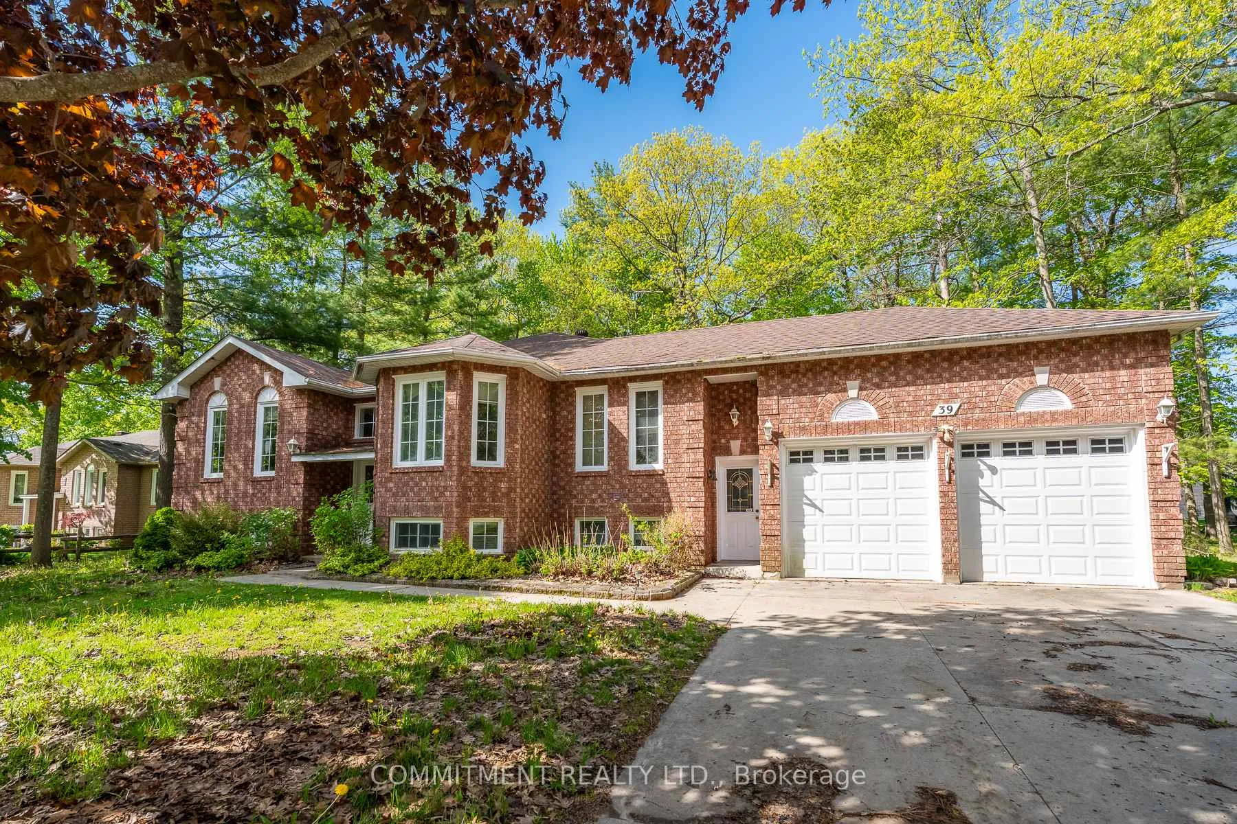 Photo 5 of 39 Downer Crescent, Wasaga Beach — HOMEH