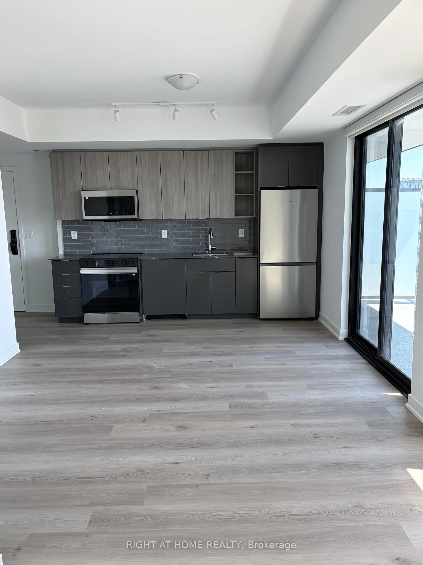 Photo 2 of Unit 2307, 2075 Lakeshore Road, Burlington, Brant — HOMEH