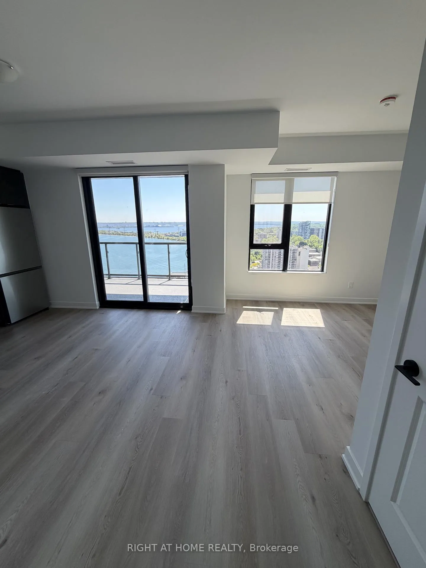 Photo 3 of Unit 2307, 2075 Lakeshore Road, Burlington, Brant — HOMEH