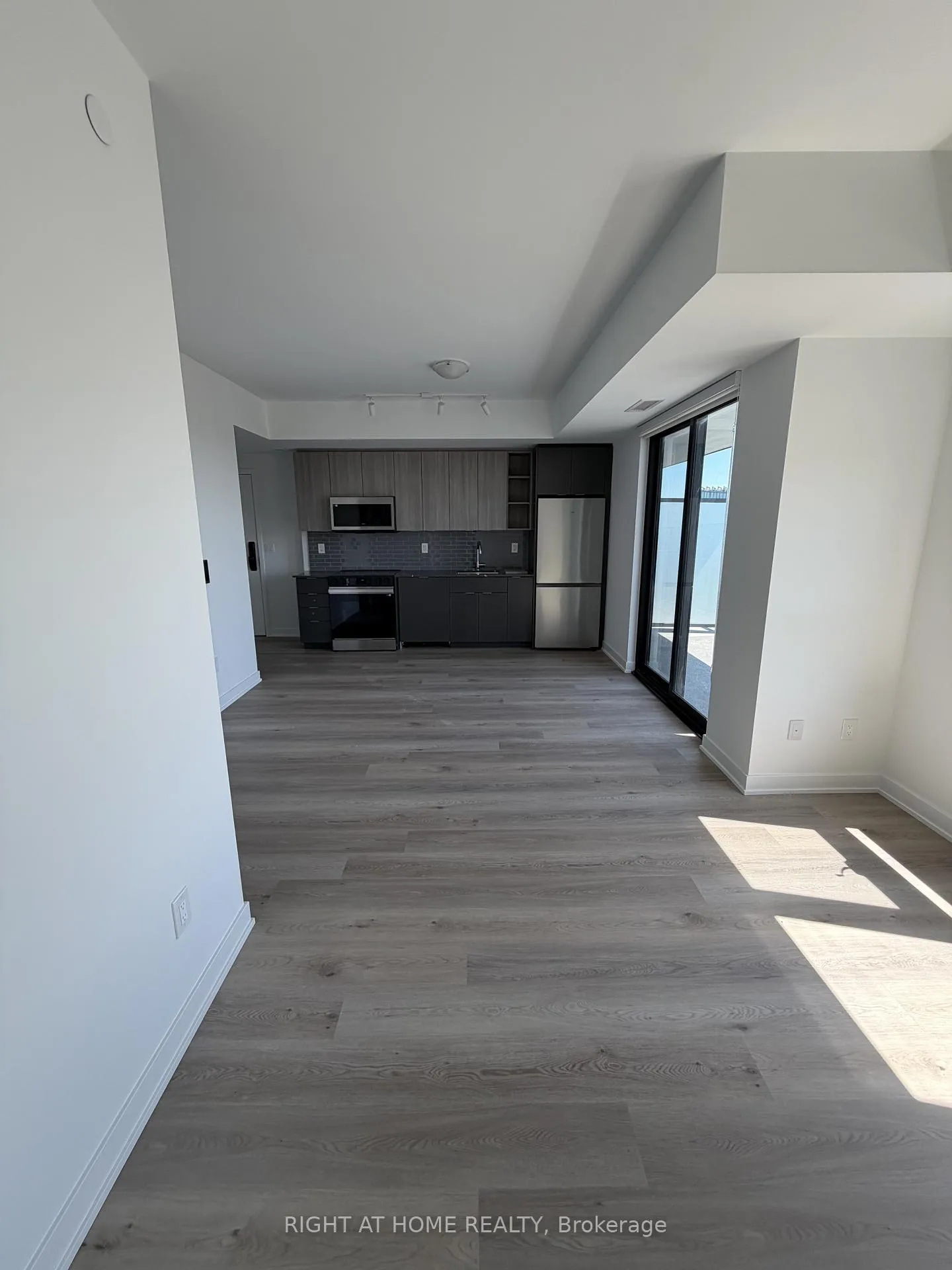 Photo 4 of Unit 2307, 2075 Lakeshore Road, Burlington, Brant — HOMEH