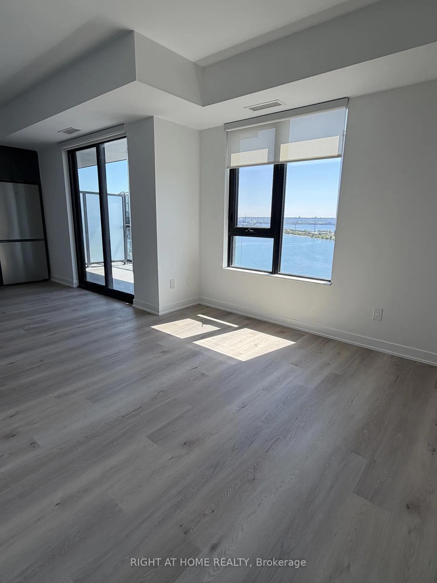 Photo 6 of Unit 2307, 2075 Lakeshore Road, Burlington, Brant — HOMEH