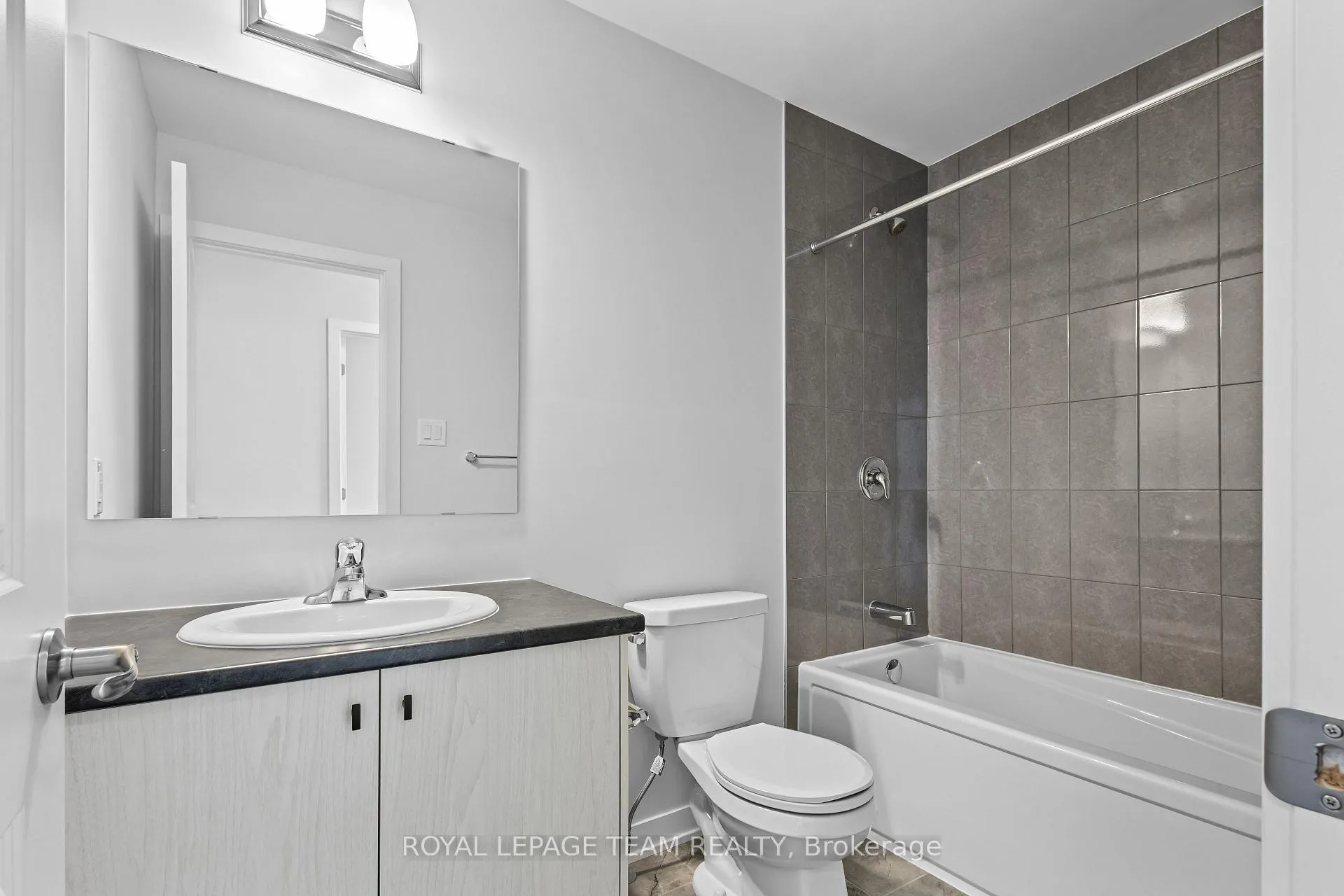 Photo 3 of 966 Chapman Mills Drive, Ottawa, Barrhaven - Heritage Park — HOMEH