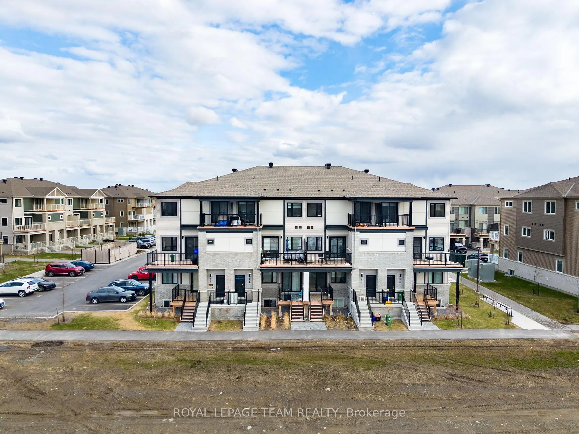 Photo 4 of 966 Chapman Mills Drive, Ottawa, Barrhaven - Heritage Park — HOMEH