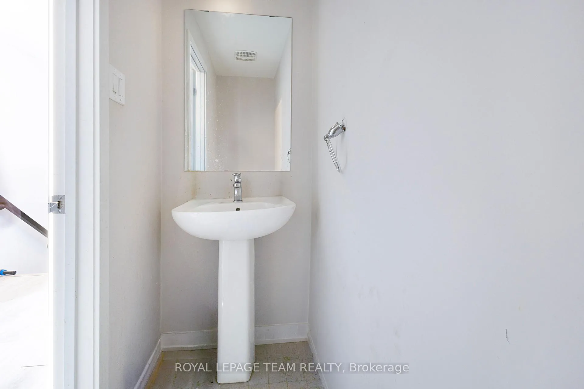 Photo 6 of 966 Chapman Mills Drive, Ottawa, Barrhaven - Heritage Park — HOMEH