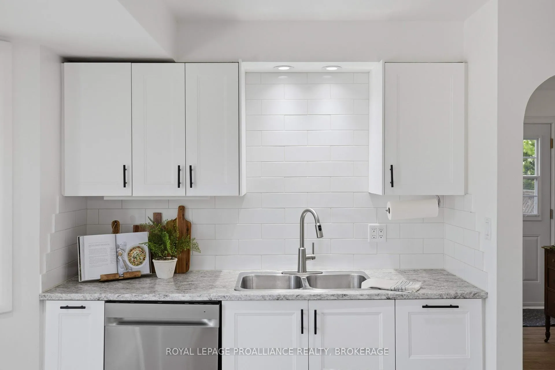 Photo 20 of 102 Herchmer Crescent, Kingston, Central City West — HOMEH