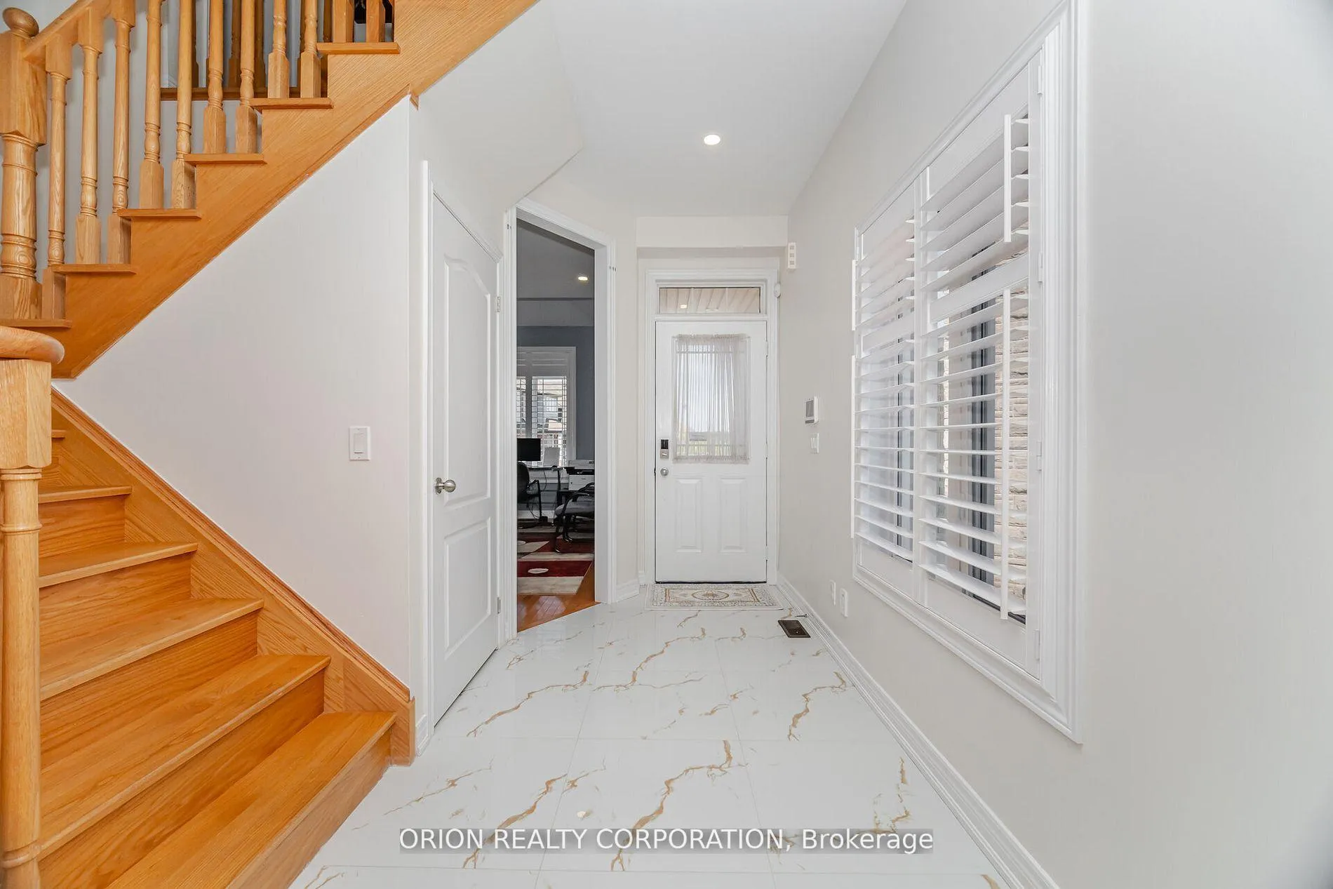 Photo 2 of 802 Miltonbrock Crescent, Milton, Willmott — HOMEH