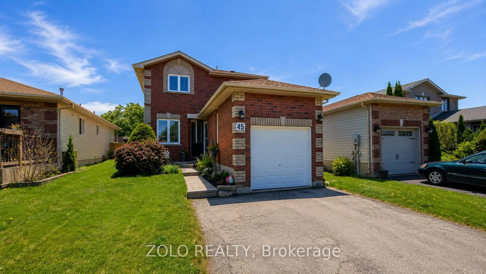 Photo 2 of 45 Athabaska Road, Barrie, Holly — HOMEH