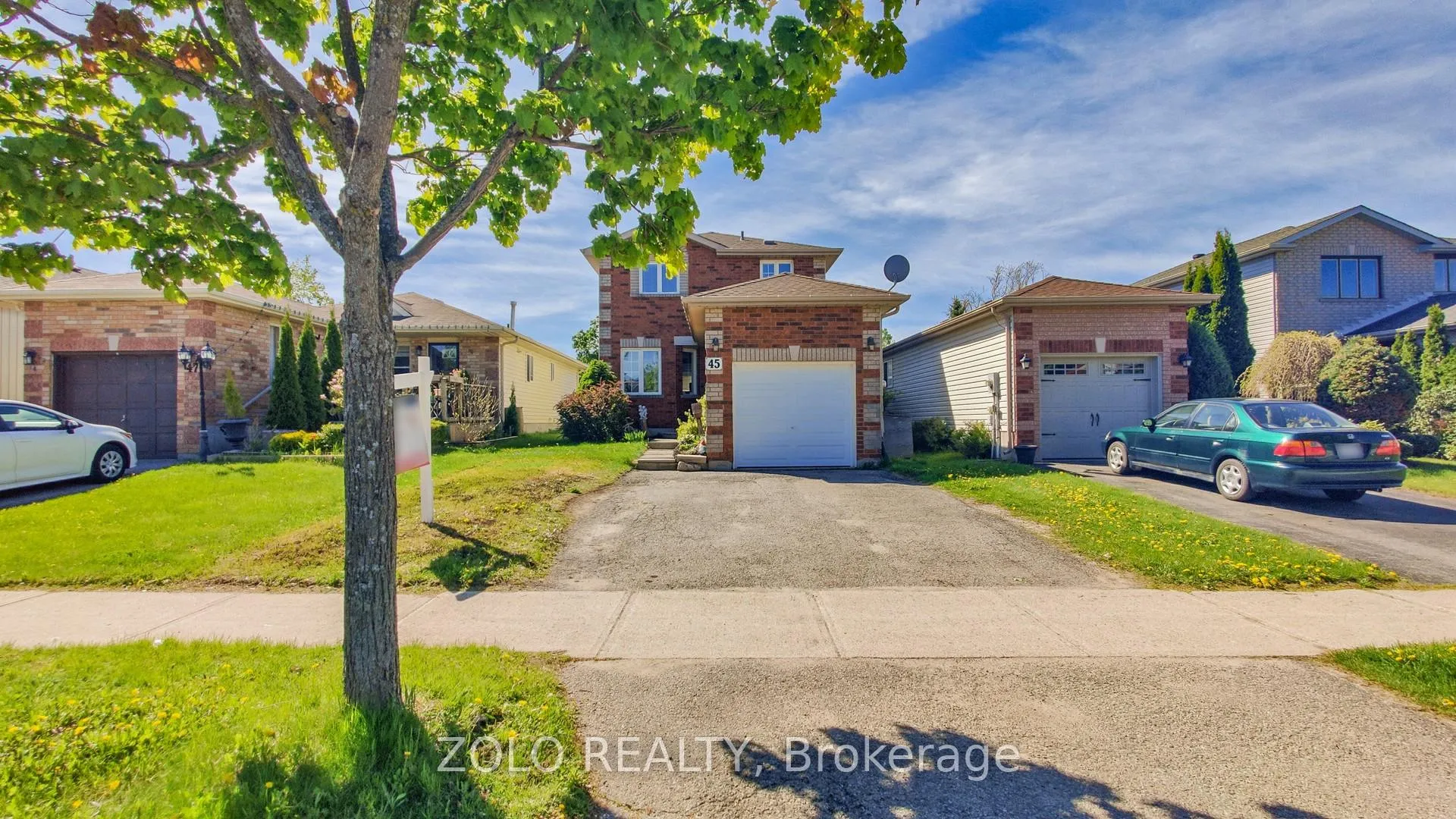 Photo 3 of 45 Athabaska Road, Barrie, Holly — HOMEH