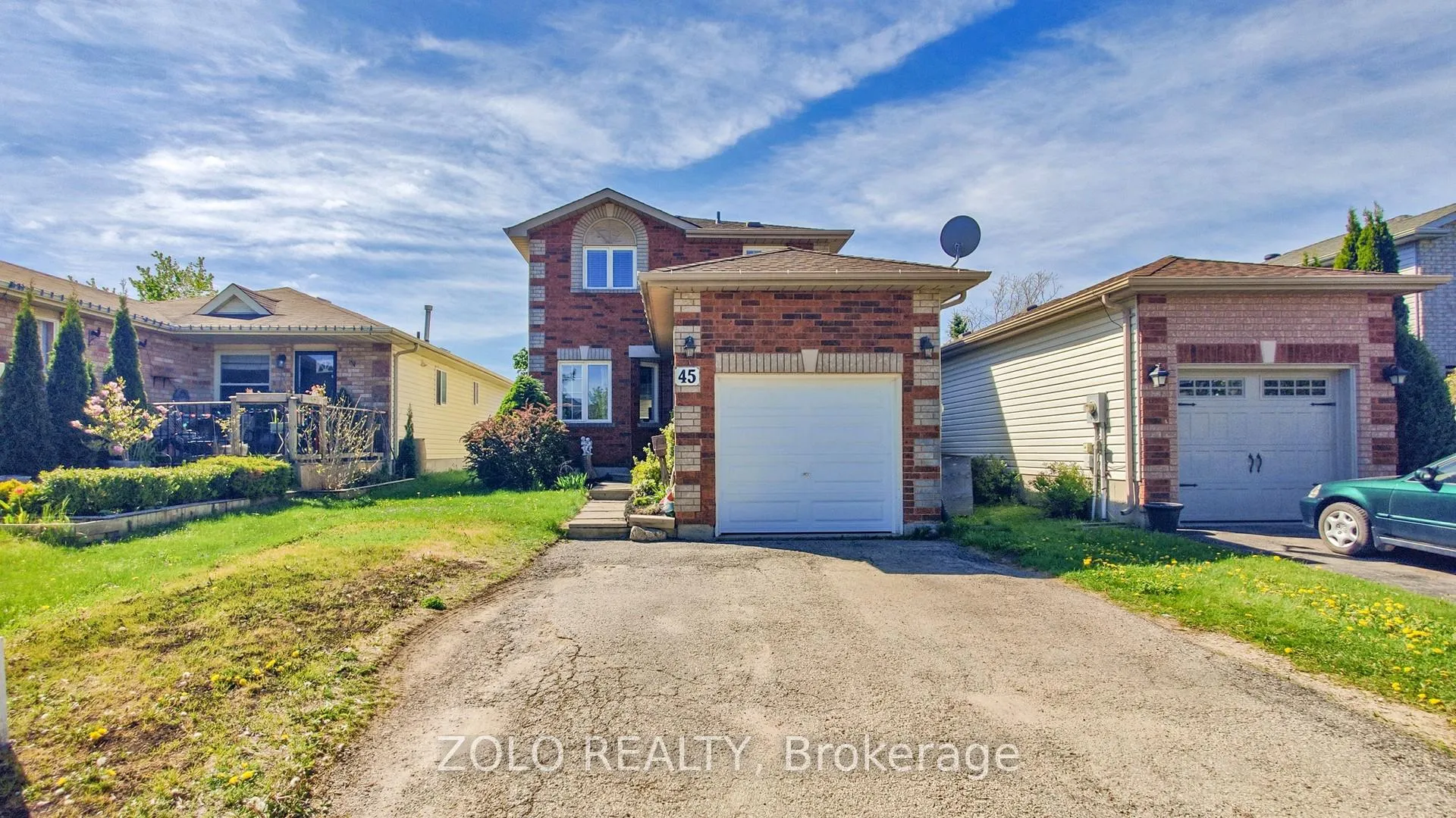 Photo 5 of 45 Athabaska Road, Barrie, Holly — HOMEH