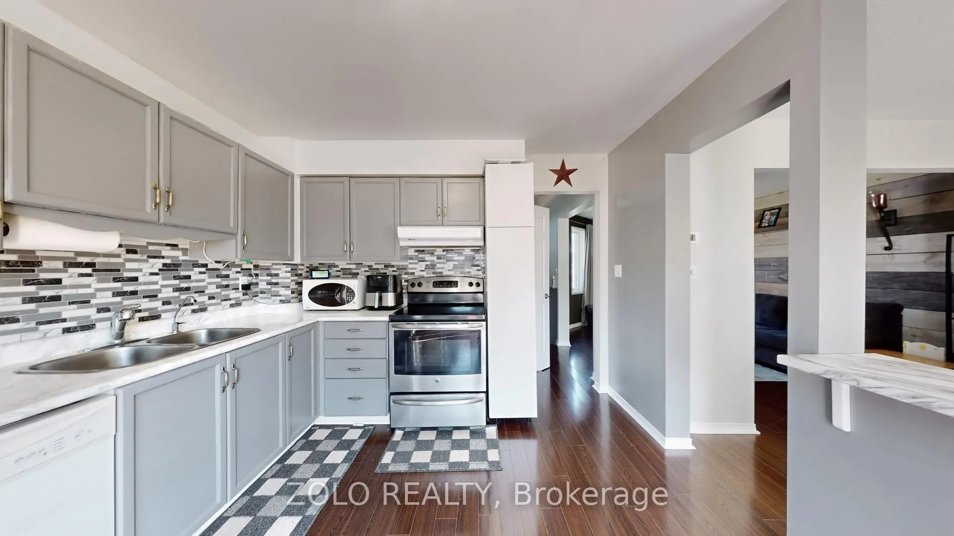 Photo 10 of 45 Athabaska Road, Barrie, Holly — HOMEH
