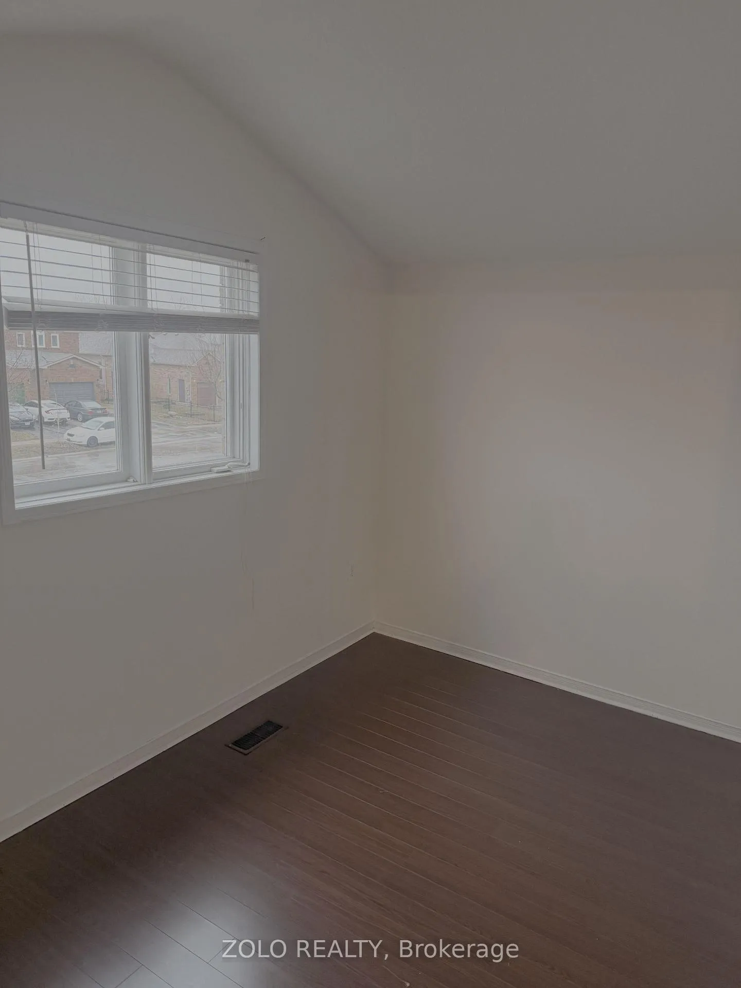 Photo 32 of 45 Athabaska Road, Barrie, Holly — HOMEH