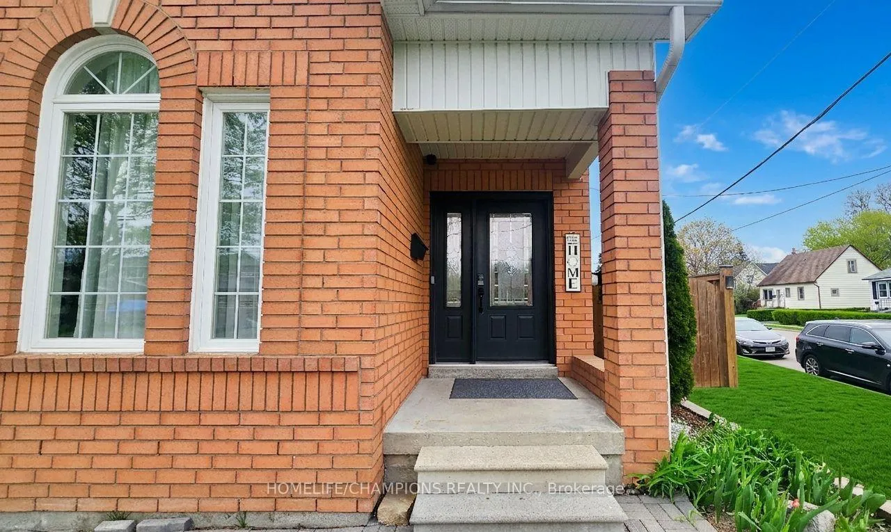 Photo 4 of 25 Archibald Street, Brampton, Brampton West — HOMEH