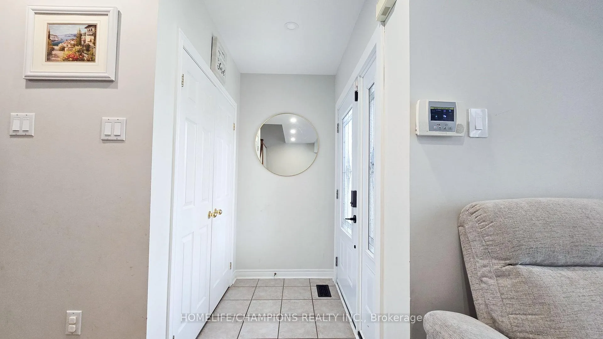 Photo 5 of 25 Archibald Street, Brampton, Brampton West — HOMEH