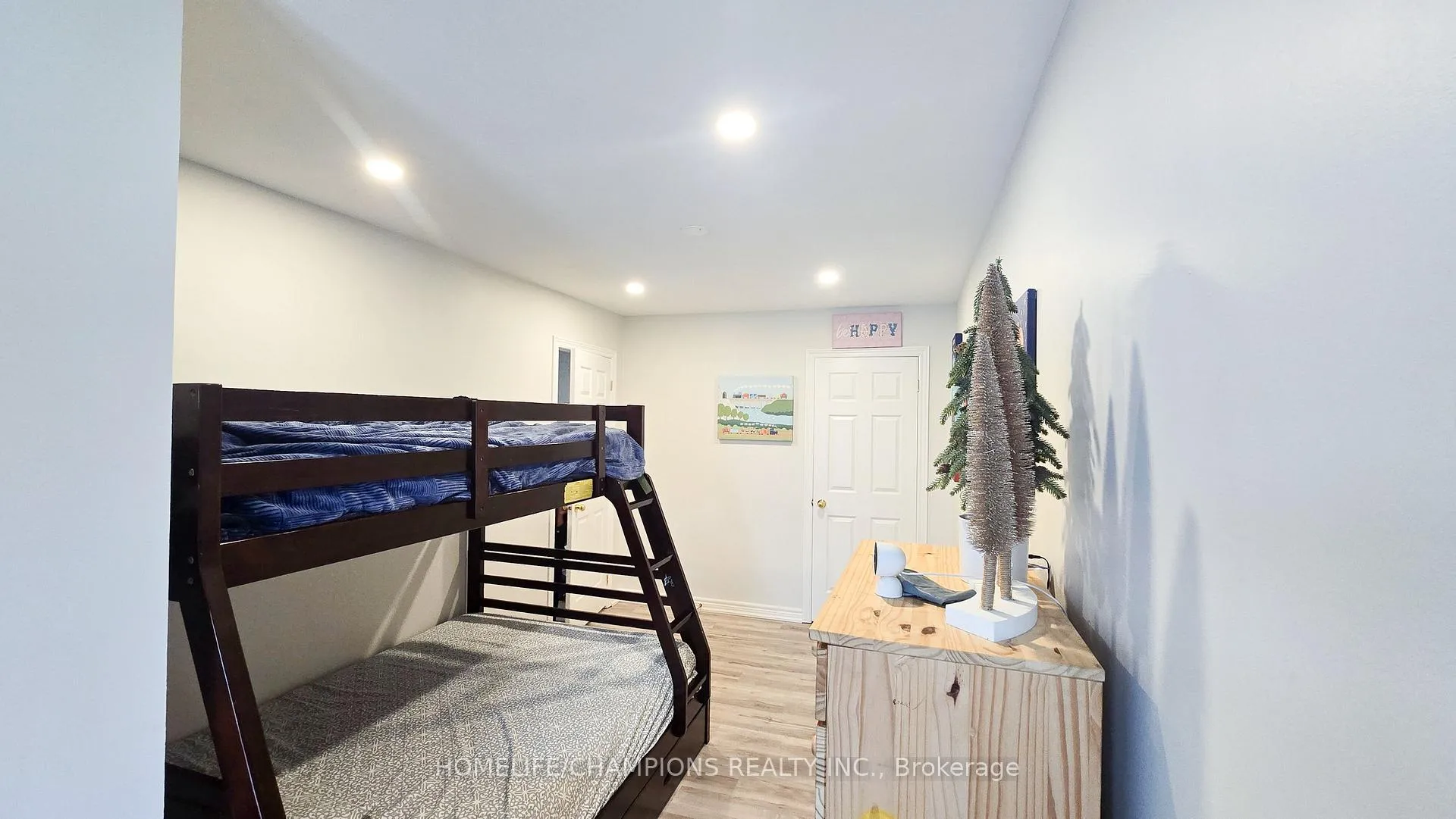 Photo 19 of 25 Archibald Street, Brampton, Brampton West — HOMEH