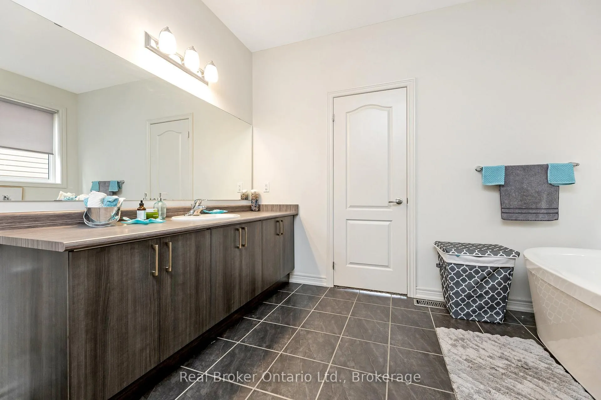 Photo 12 of 61 Kirvan Street, Centre Wellington, Fergus — HOMEH