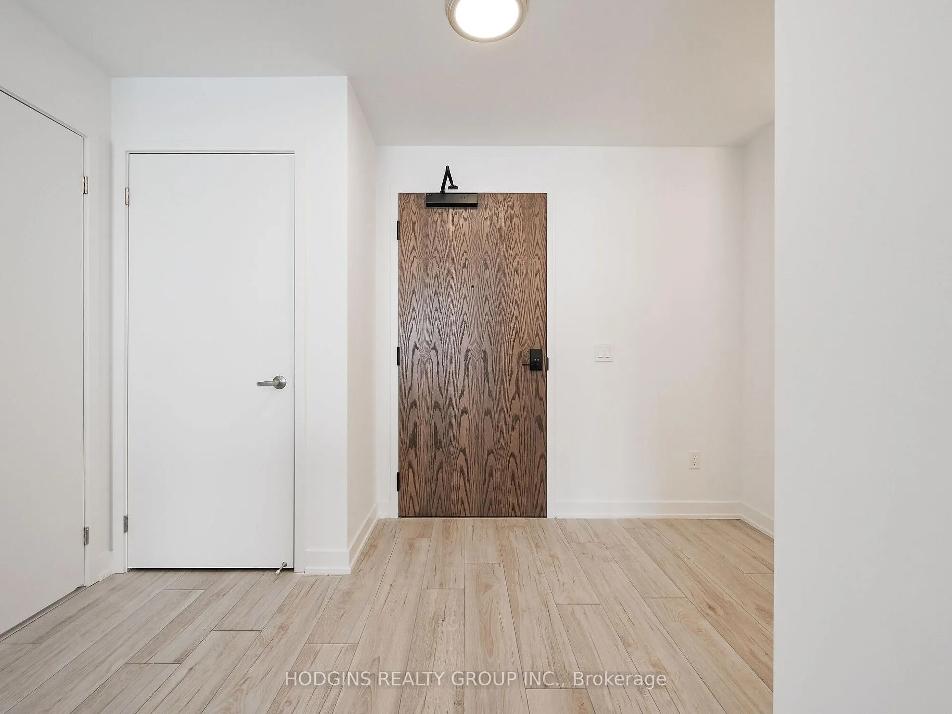 Photo 3 of Unit 1205, 1035 Southdown Road, Mississauga, Clarkson — HOMEH