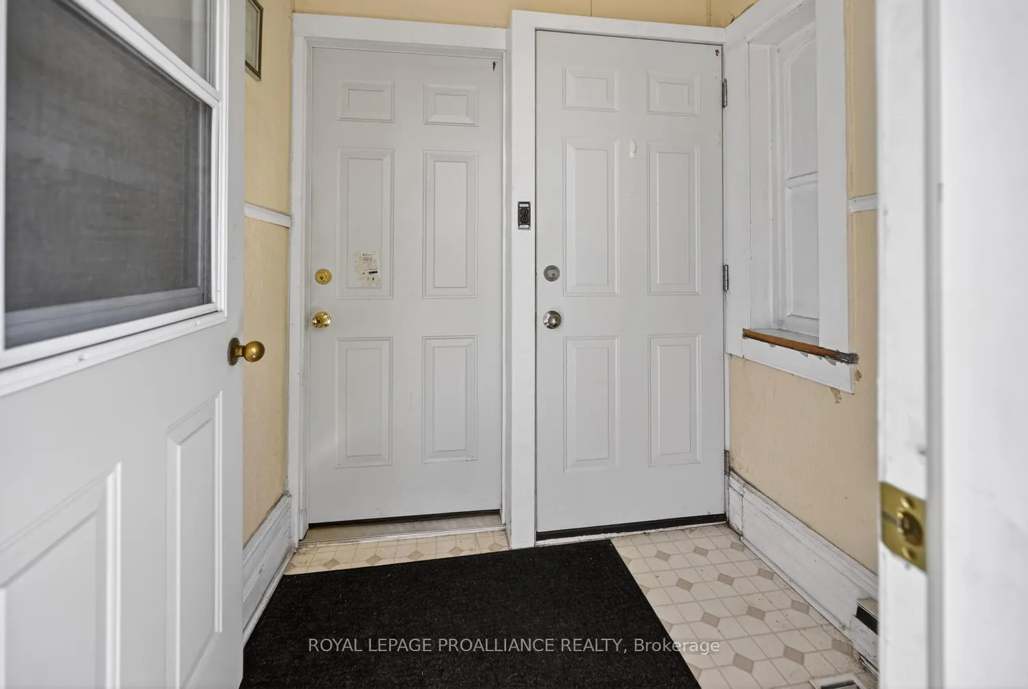 Photo 4 of 58 Abbott Street, Brockville — HOMEH