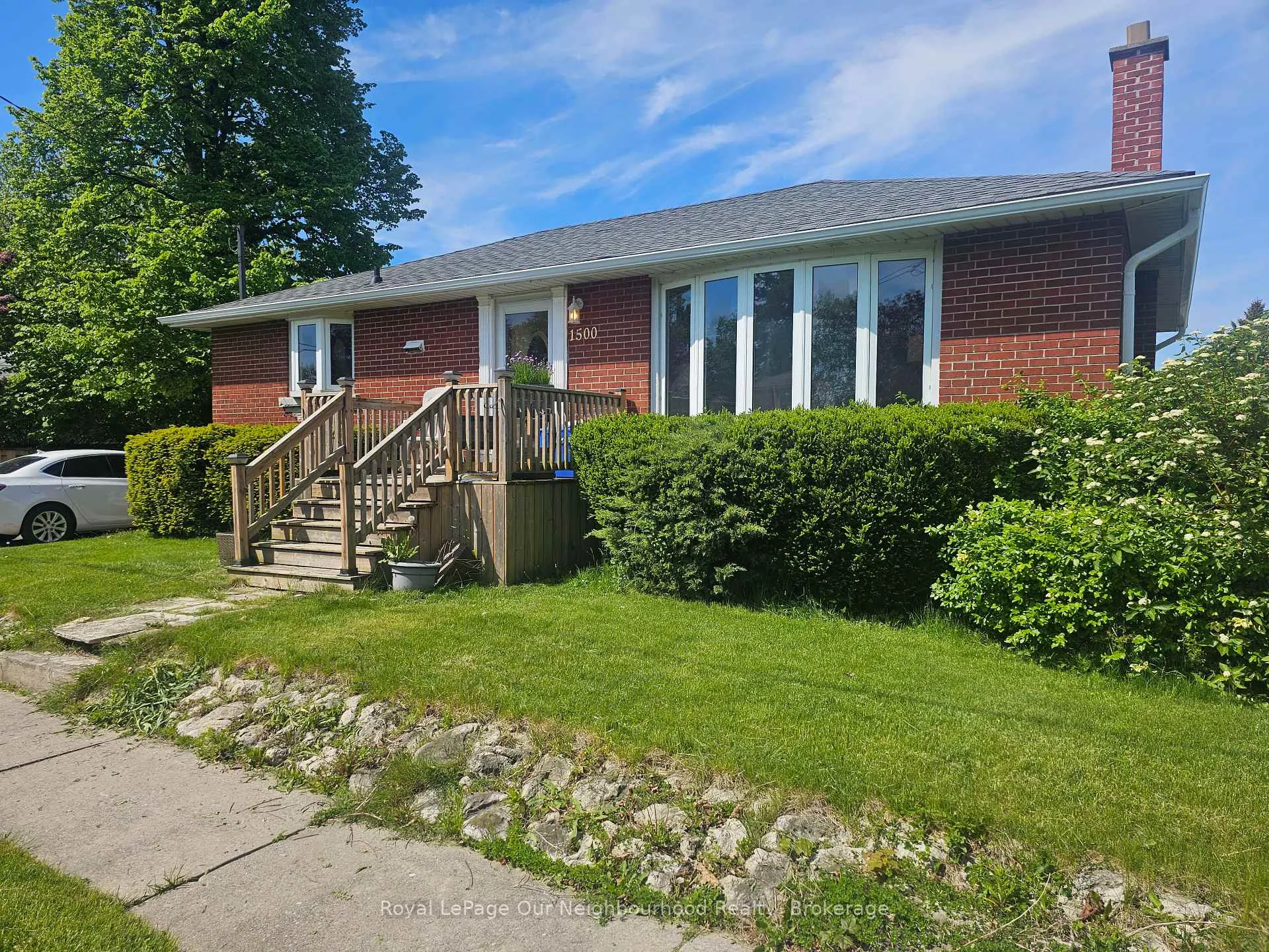 Front of 1500 Lakeside Street