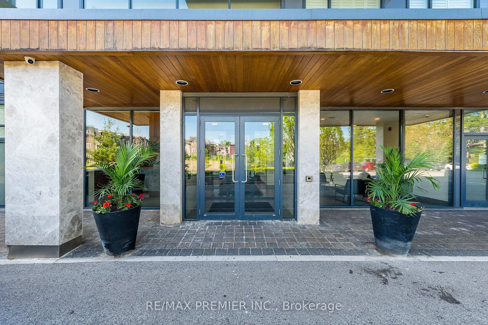 Photo 6 of Unit 507, 4700 Highway 7, Vaughan, East Woodbridge — HOMEH