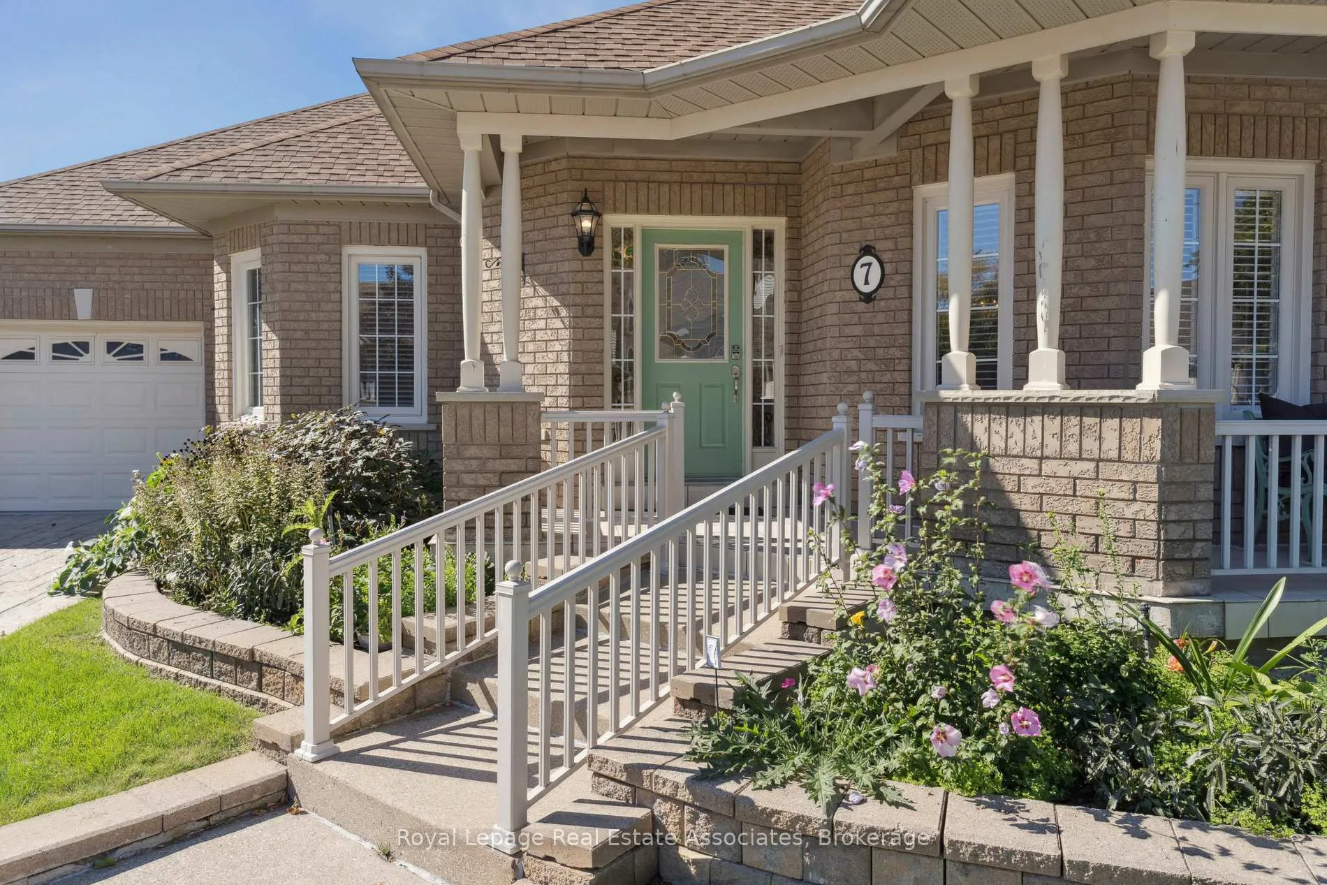 Photo 1 of 7 Powder Mill Court, Brampton, Sandringham-Wellington — HOMEH