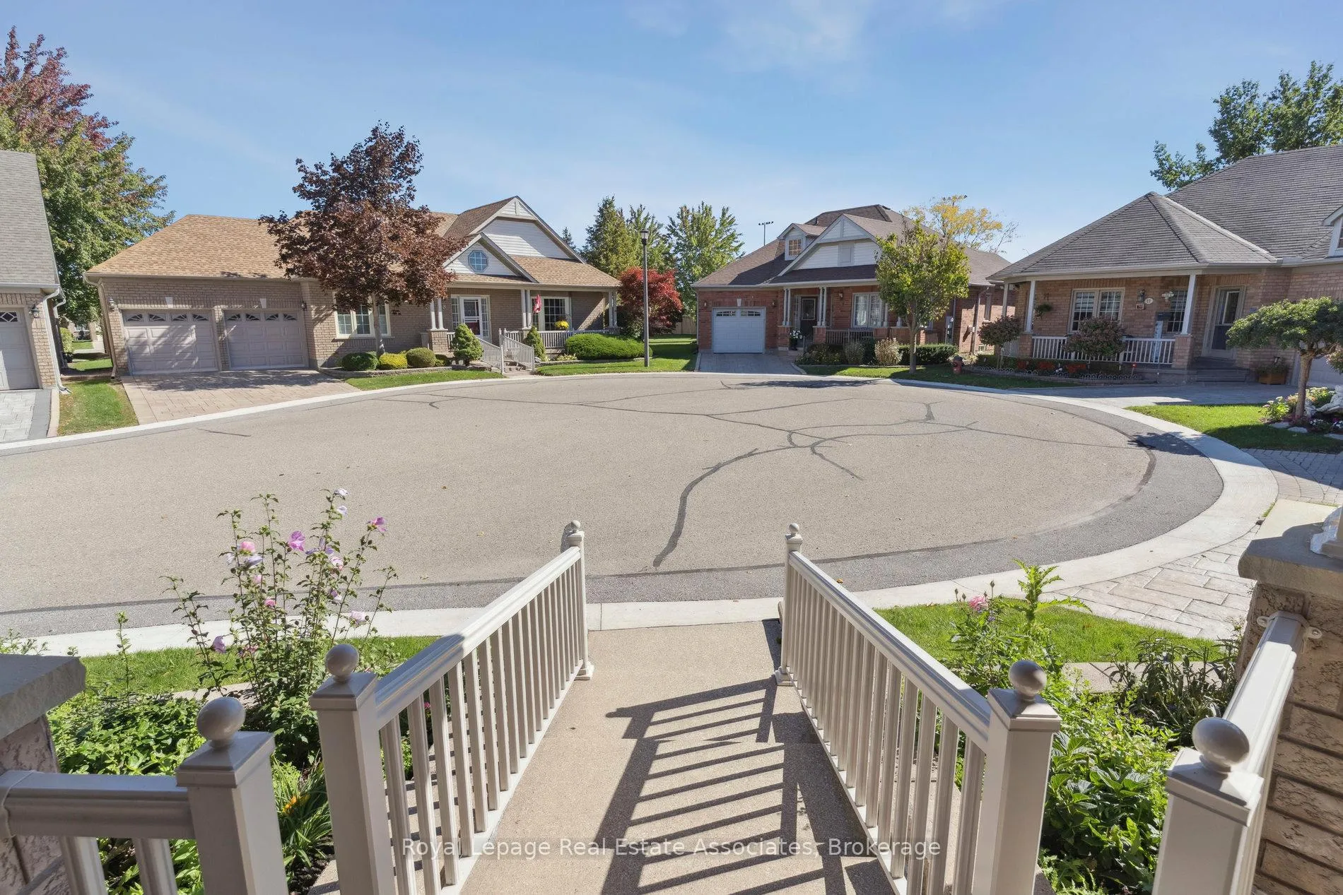 Photo 4 of 7 Powder Mill Court, Brampton, Sandringham-Wellington — HOMEH