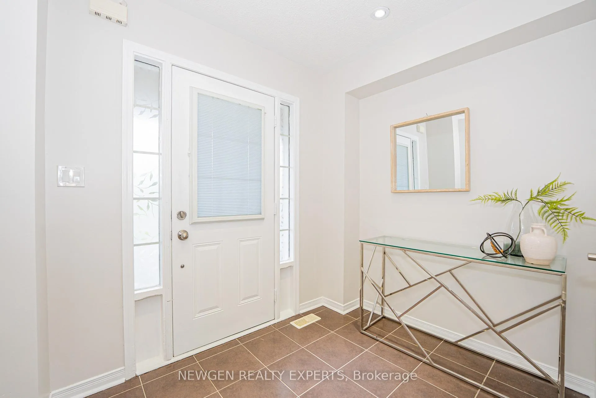 Photo 4 of 55 Teal Crest Circle, Brampton, Credit Valley — HOMEH