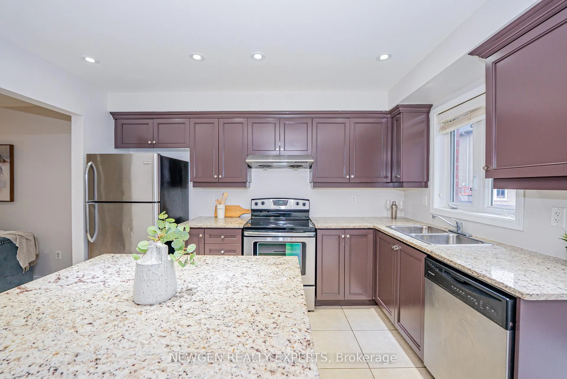Photo 9 of 55 Teal Crest Circle, Brampton, Credit Valley — HOMEH