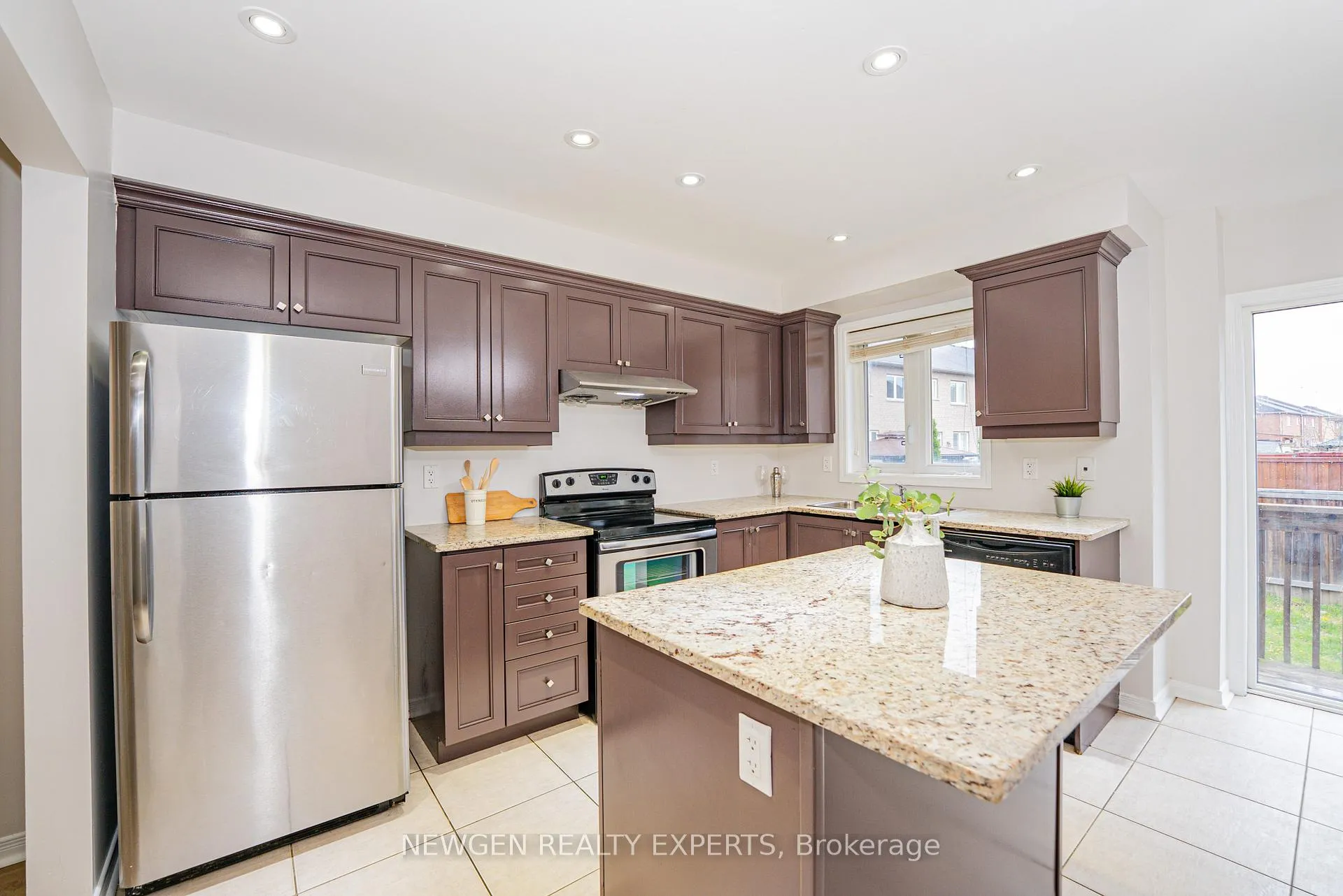 Photo 11 of 55 Teal Crest Circle, Brampton, Credit Valley — HOMEH