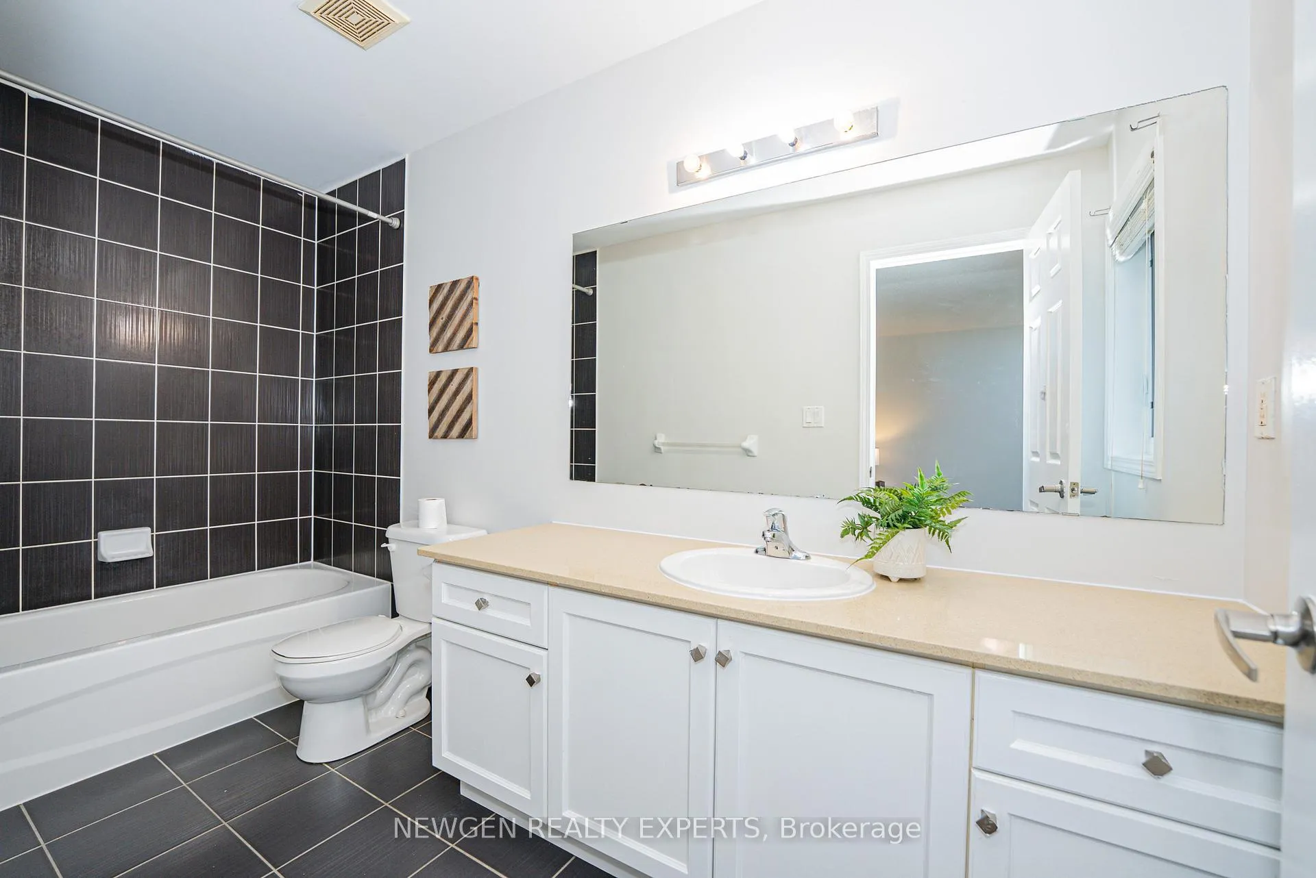 Photo 22 of 55 Teal Crest Circle, Brampton, Credit Valley — HOMEH