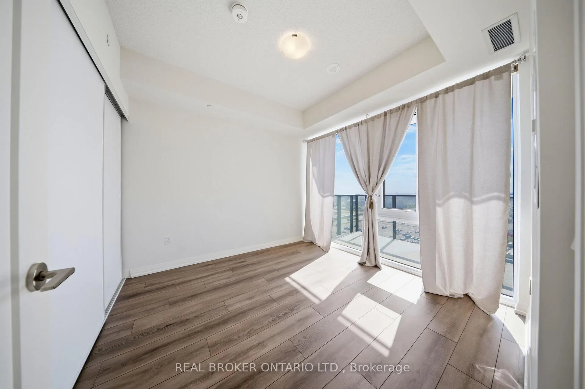 Photo 14 of Unit 1006, 27 Korda Gate, Vaughan, Vellore Village — HOMEH