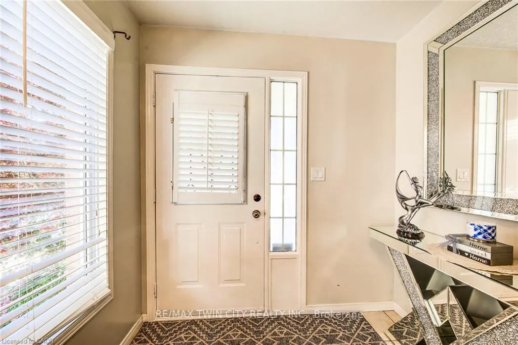 Photo 8 of 913 Copper Leaf Crescent, Kitchener, Trussler — HOMEH