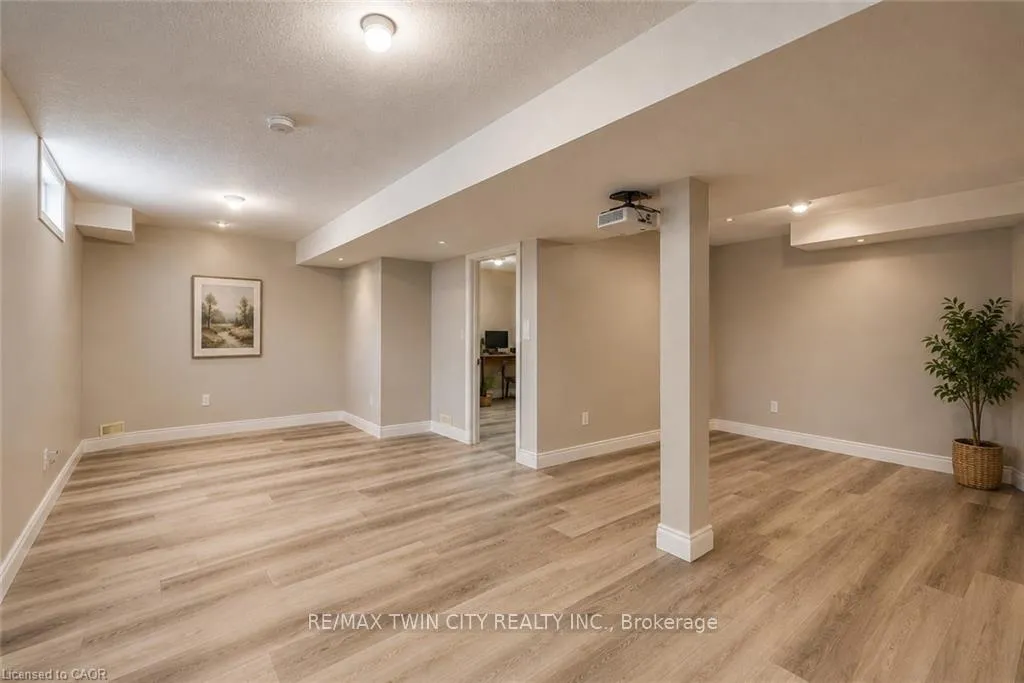 Photo 30 of 913 Copper Leaf Crescent, Kitchener, Trussler — HOMEH