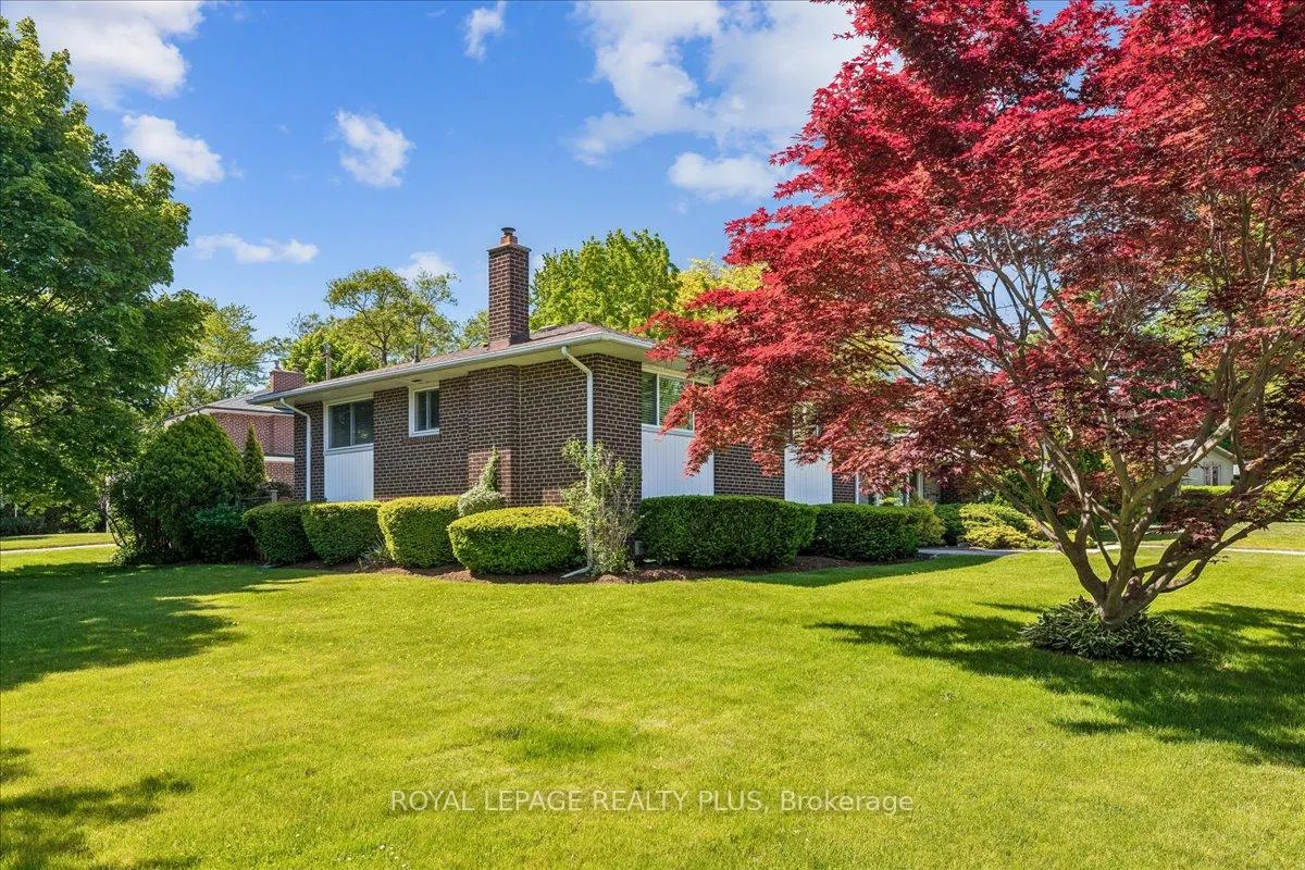 Photo 2 of 665 Vanessa Crescent, Mississauga, Lorne Park — HOMEH
