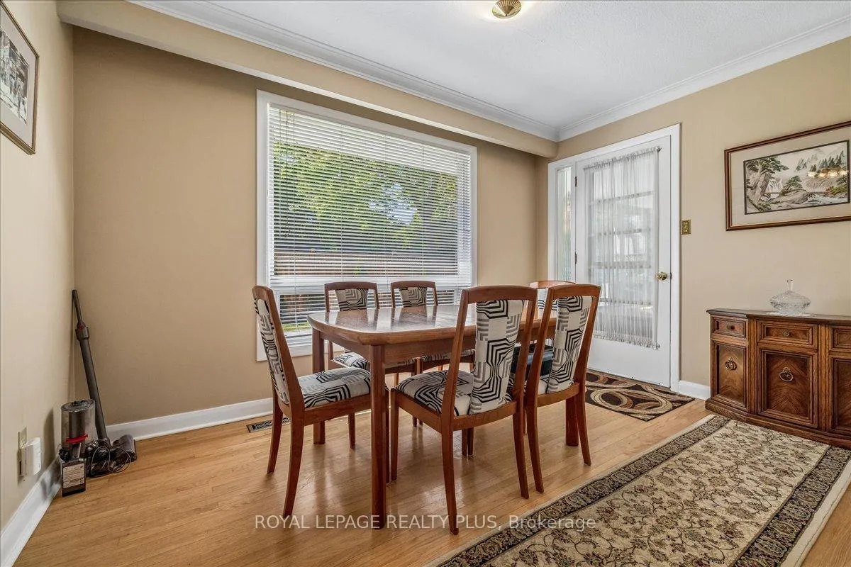 Photo 10 of 665 Vanessa Crescent, Mississauga, Lorne Park — HOMEH