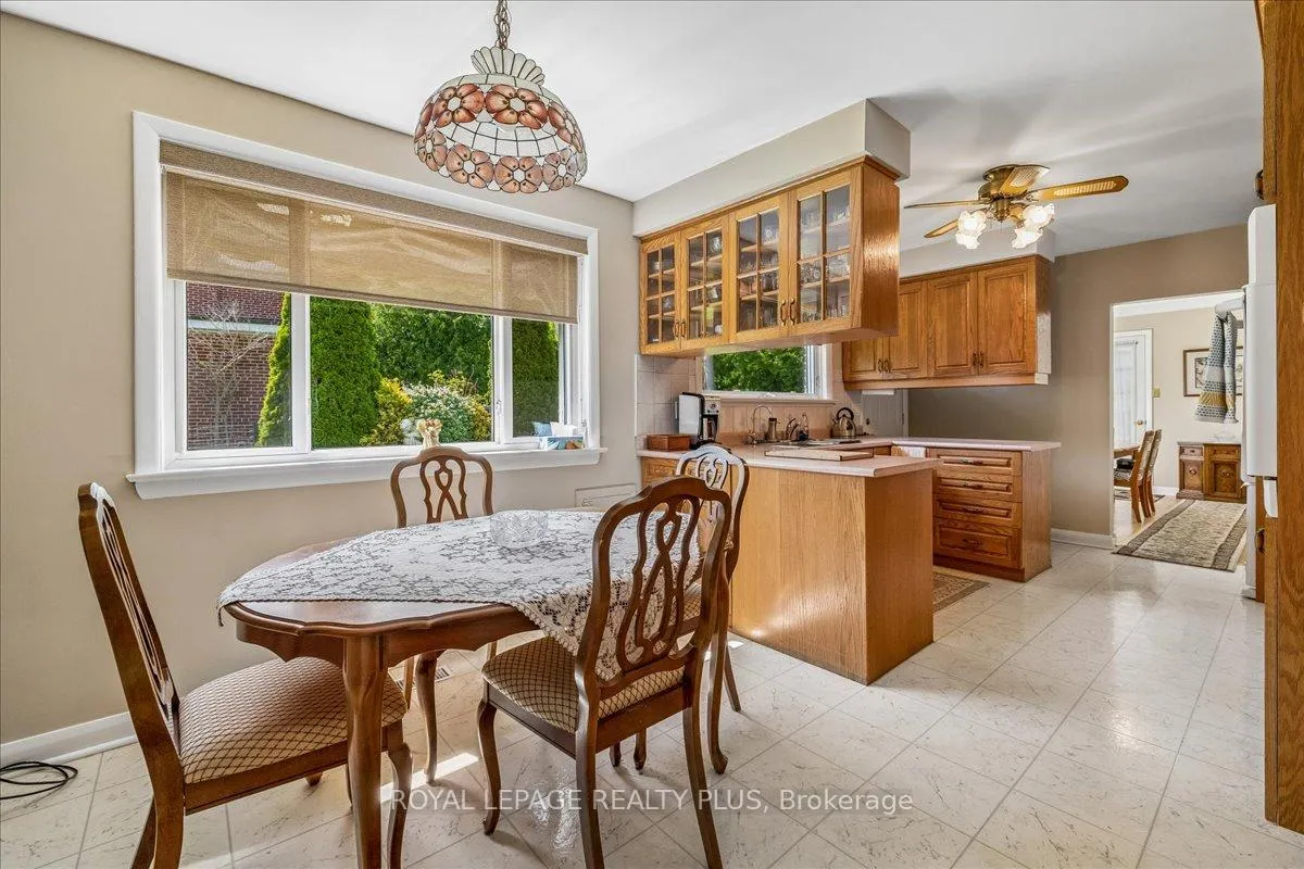 Photo 13 of 665 Vanessa Crescent, Mississauga, Lorne Park — HOMEH