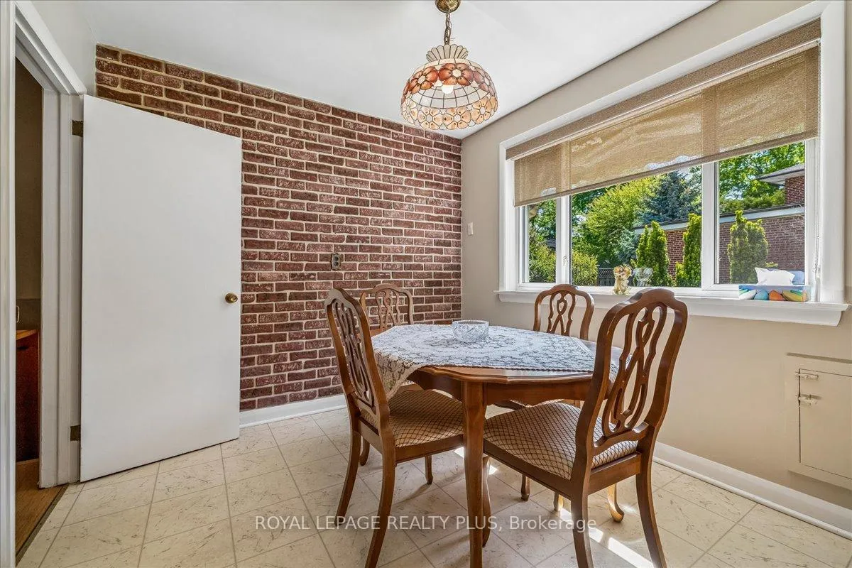 Photo 14 of 665 Vanessa Crescent, Mississauga, Lorne Park — HOMEH
