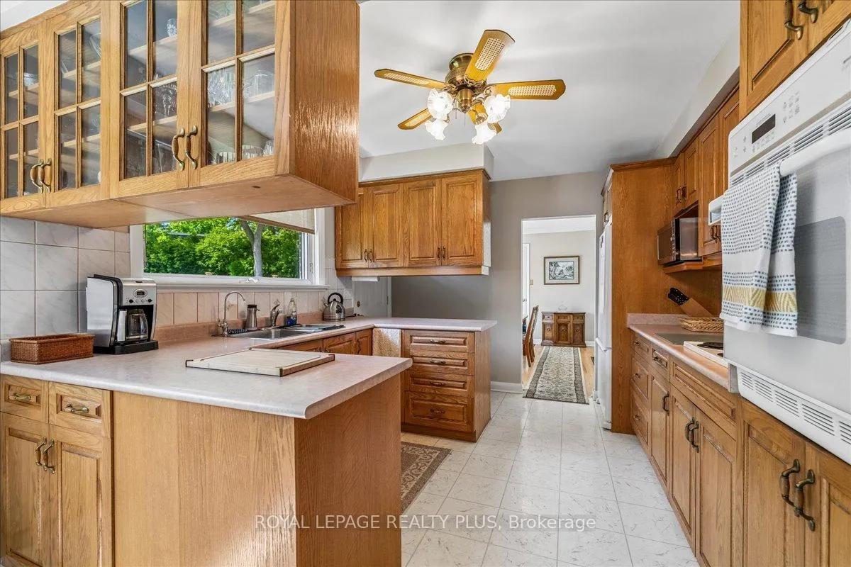 Photo 15 of 665 Vanessa Crescent, Mississauga, Lorne Park — HOMEH